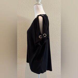 Cable & Gauge Black Cold Shoulder Grommet Hi-Low Top M